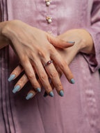 Minimal Aqeeq Ring with Sculpted Silver Details